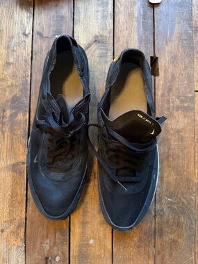 Nike Men’s Waffle 1 Black Low-Top Athletic Sneakers